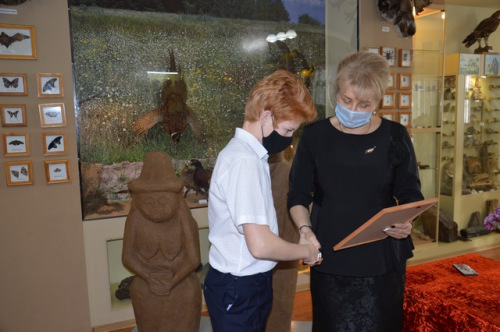 Глава Администрации района поблагодарила юных белокалитвинцев за пополнение экспонатов краеведческого музея