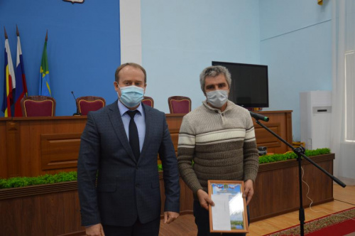 Лучшие работники сельского хозяйства и перерабатывающей промышленности получили заслуженные награды