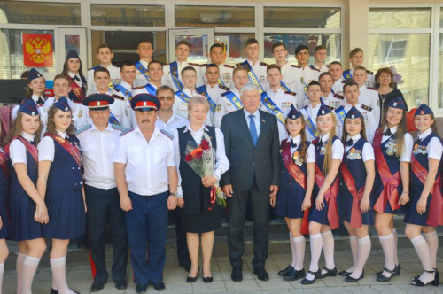 В атмосфере особой торжественности прошел праздник Последнего звонка в «Белокалитвинском Матвея Платова казачьем кадетском корпусе»