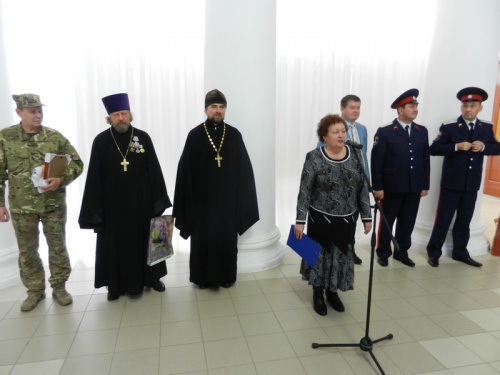 18 января 2016 года во   Дворце культуры им. Чкалова, состоялась фото-выставка  работ  духовного наставника казаков Усть-Белокалитвинского юрта, настоятеля Свято-Троицкого храма хутора Дядин,  отца Александра