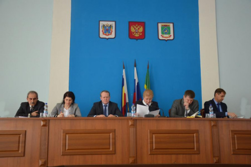 На расширенном планерном заседании рассмотрены вопросы перехода на цифровой стандарт телерадиовещания, работа с обращениями граждан и развитие физической культуры и спорта 