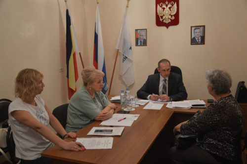 Вопросы тарифного регулирования с жителями района обсудили глава Администрации района Ольга Мельникова и руководитель Региональной службы Алексей Лукьянов