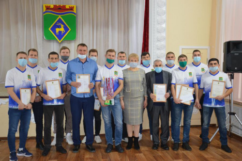 Глава Администрации района Ольга Мельникова поздравила игроков футбольного клуба «Калитва», завоевавших бронзу Кубка Губернатора – Первенства Ростовской области по футболу среди команд первой лиги 