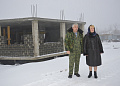 Глава района Ольга Мельникова  посетила площадку по строительству детского сада в п.Коксовый